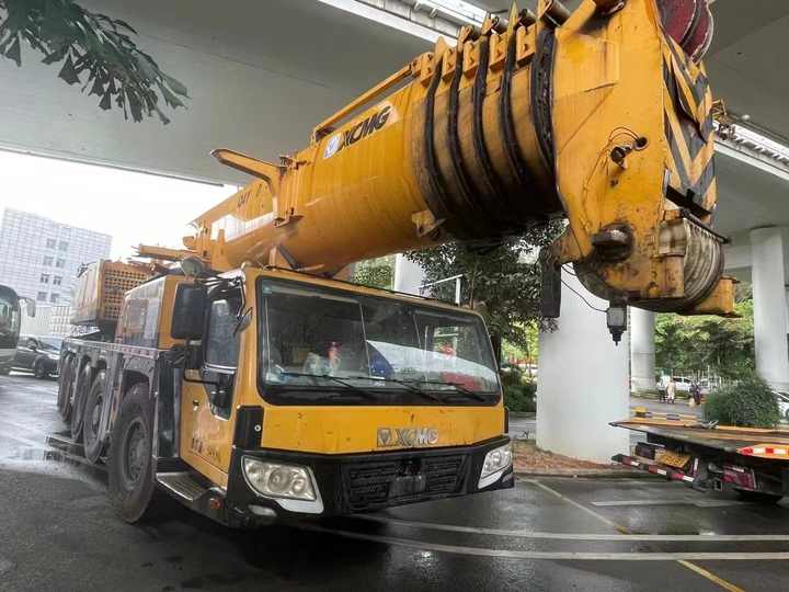  Camión grúa 180 toneladas que levanta la mano XCMG QAY180 en venta caliente