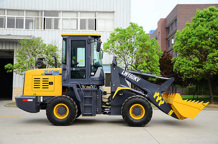 Cargador de combustible multiusos de una máquina LW160FV